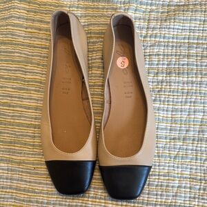 Chic Black and Tan Women's Flats